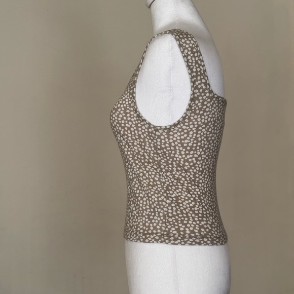 Old Navy Tan and White Patterned Tank Top Size Medium - Picture 3 of 11